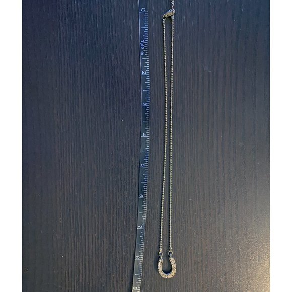 SUPER CUTE RHINESTONE SILVER HORSESHOE CHARM NECKLACE - Picture 4 of 4